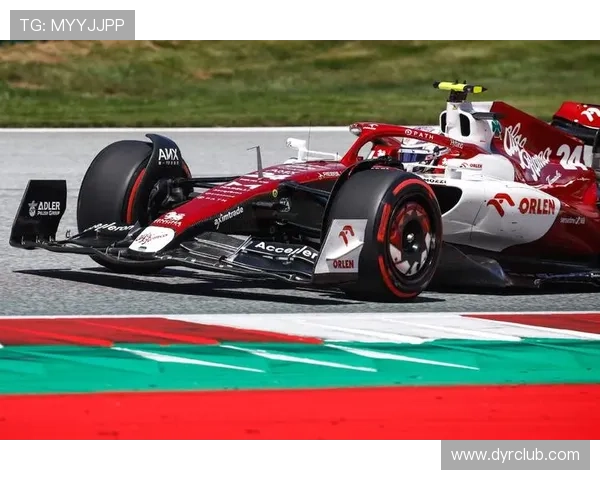 F1赛季最新动态:车手争夺激烈 技术创新引领未来发展趋势