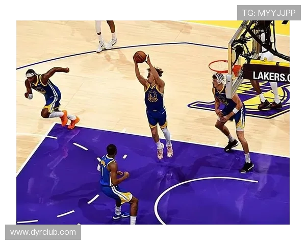 湖人逆转勇士全队爆发新援表现亮眼为季后赛席位再添动力强势前进 湖人逆转勇士全队爆发新援表现亮眼为季后赛席位再添动力强势前进