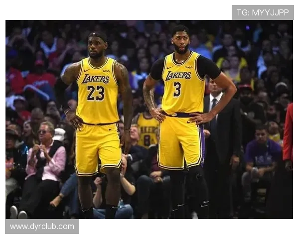 湖人队新赛季阵容曝光 詹姆斯与浓眉联手再度冲击总冠军