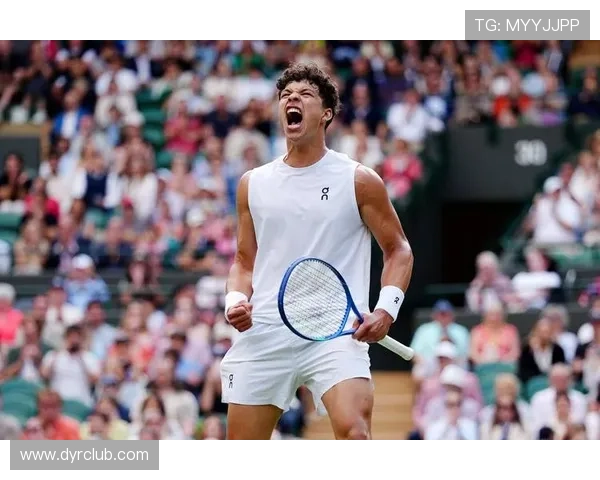 网球赛季激战正酣 年度四大满贯赛事新星崛起 各路高手角逐巅峰