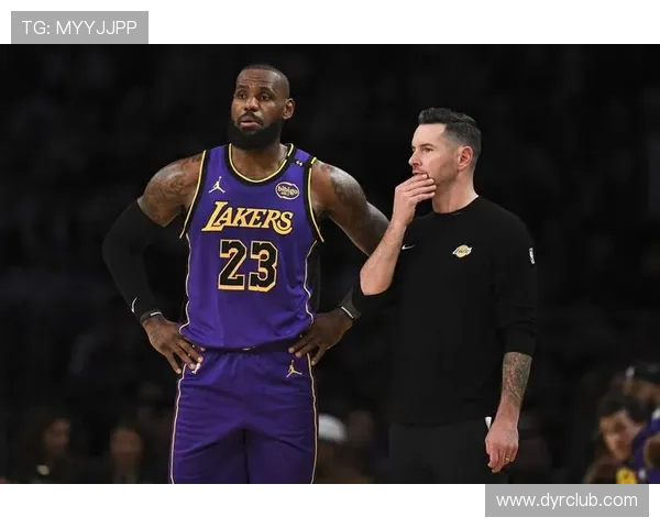 詹姆斯压哨绝杀助湖人逆转勇士再掀西部季后赛进击狂潮震撼全场战局 詹姆斯压哨绝杀助湖人逆转勇士再掀西部季后赛进击狂潮震撼全场战局